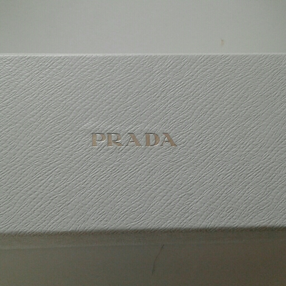 Prada eye box